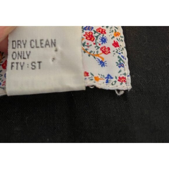 New Directions Vest Embroidered Black Velvet Artisanal Floral Design Medium - Picture 4 of 8